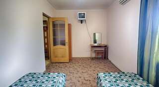Гостиница Otdykh u morya Анапа Двухместный номер с 2 отдельными кроватями и дополнительной кроватью-4